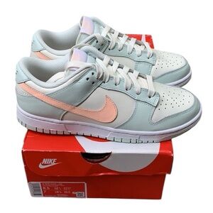 NEW Women’s Nike Dunk Low Barely Green Size 8.5 Women/7 Men